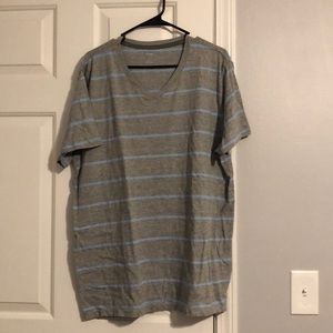 Men’s gray/blue v-neck. Never worn. Size XL